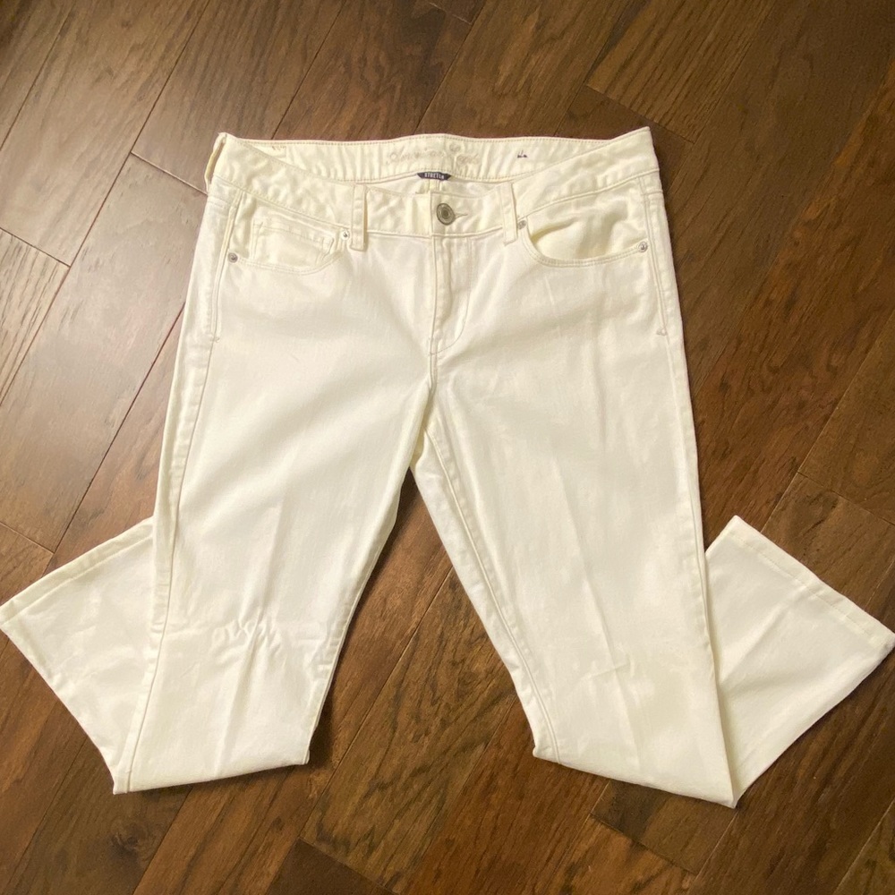 NWOT AE Ivory Skinny Jeans. Size 12 Short